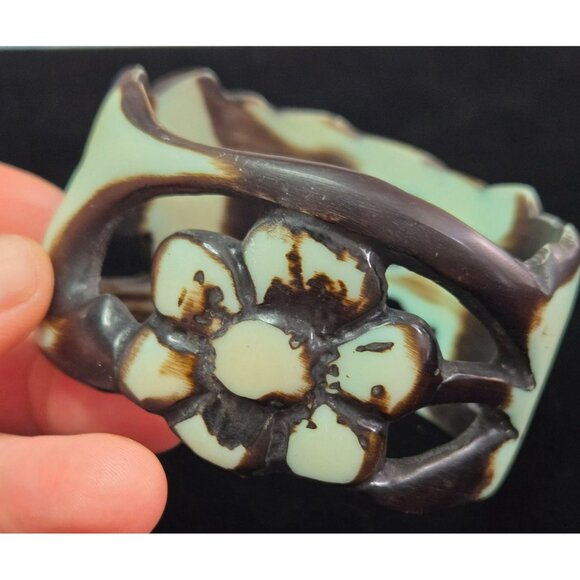 Vintage 1940's-era Resin Carved Floral Bangle Bracelet - Picture 1 of 6